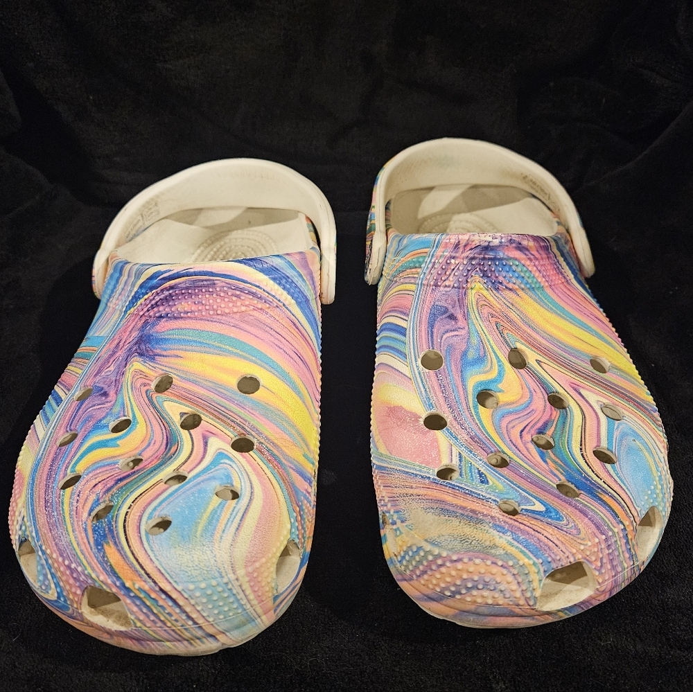 CROCS Tie Dye Casual Footwear Size 7 Womans